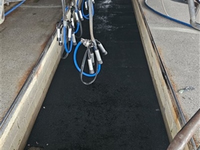 Diamond pit floor with steps